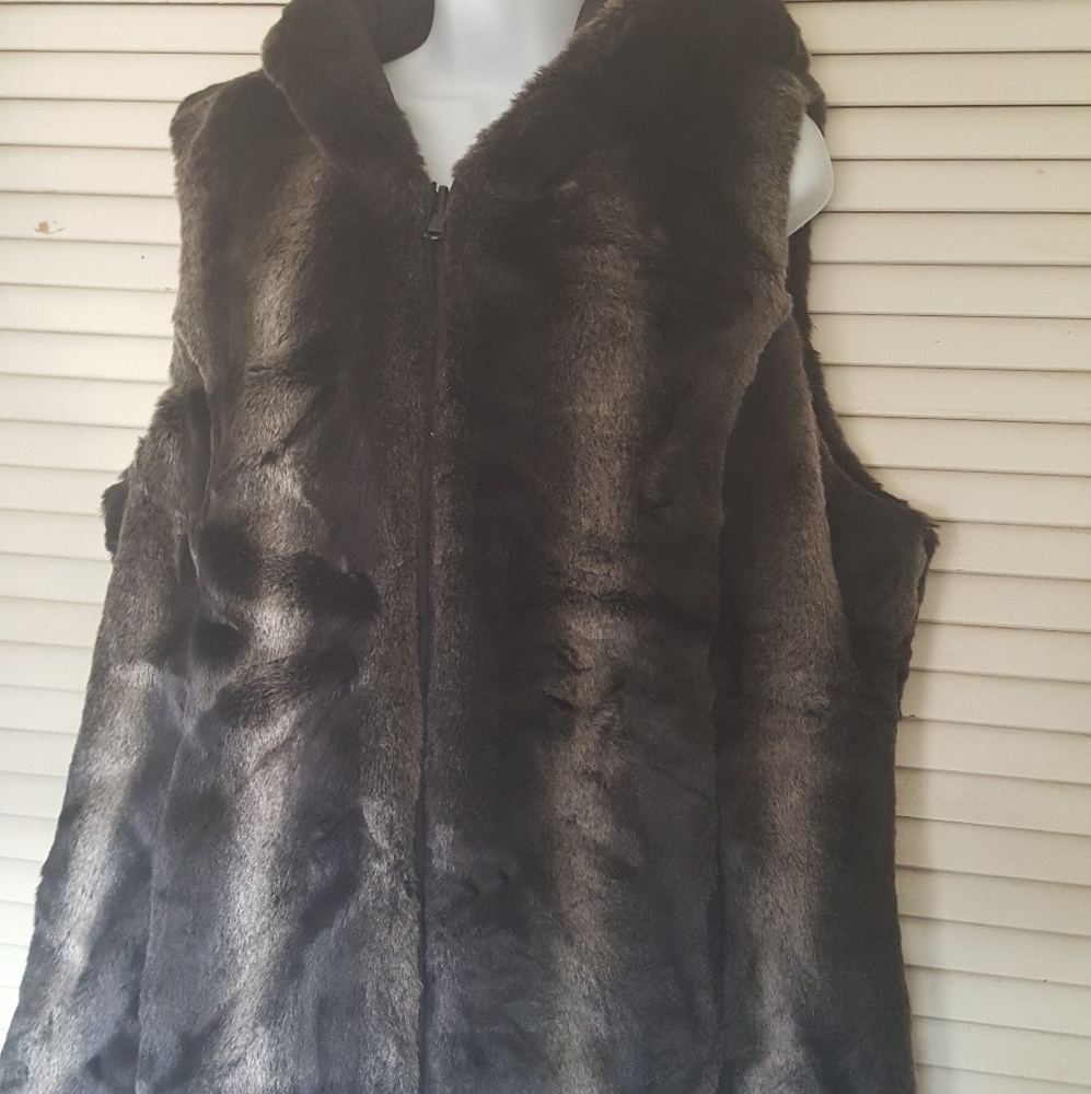 Hooded Reversible Vest